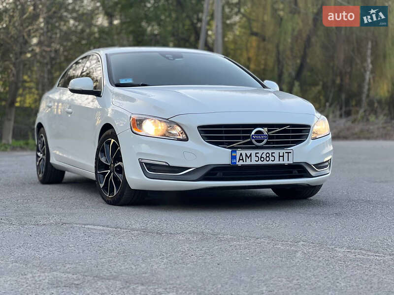 Седан Volvo S60 2015 в 