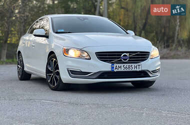 Седан Volvo S60 2015 в 
