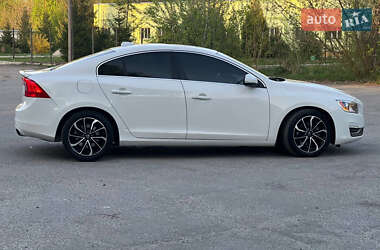 Седан Volvo S60 2015 в 