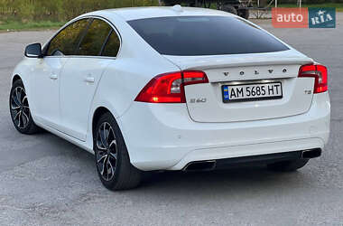 Седан Volvo S60 2015 в 