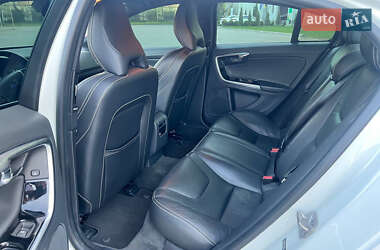 Седан Volvo S60 2015 в 