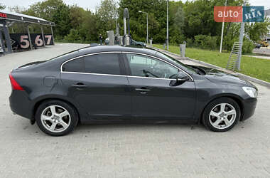 Седан Volvo S60 2012 в 