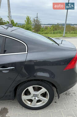 Седан Volvo S60 2012 в 