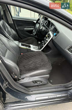 Седан Volvo S60 2012 в 