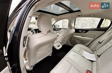 Седан Volvo S60 2019 в 