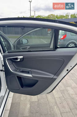 Седан Volvo S60 2017 в 