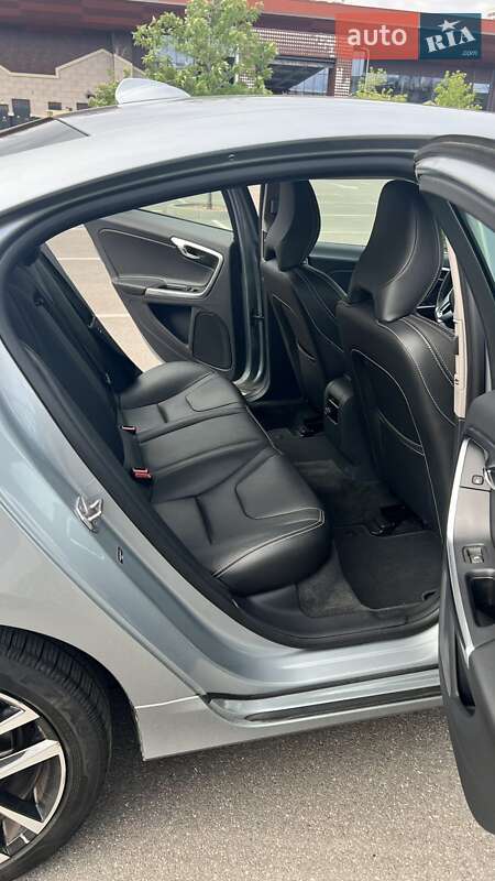 Седан Volvo S60 2016 в Києві