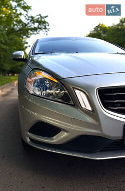 Седан Volvo S60 2012 в 