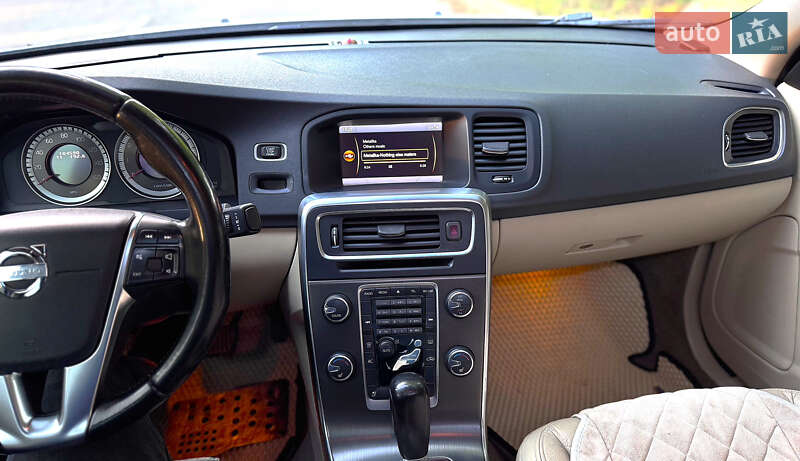 Седан Volvo S60 2012 в Ромнах фото 24 Седан Volvo S60 2012 в Ромнах