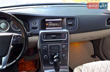 Седан Volvo S60 2012 в 