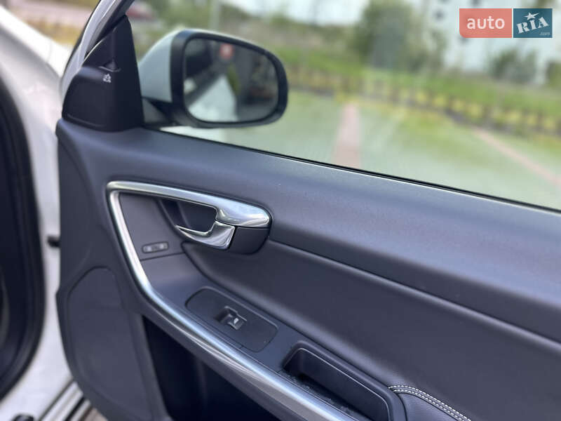 Седан Volvo S60 2017 в Львові