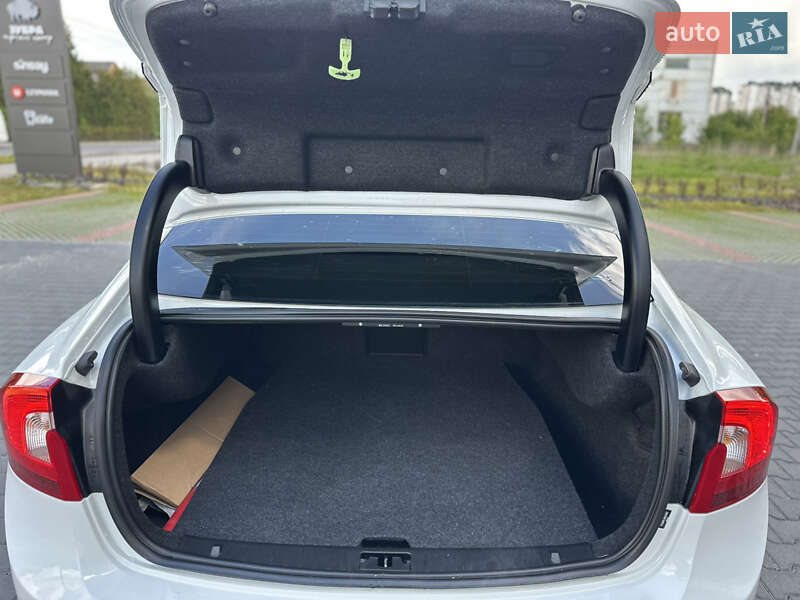 Седан Volvo S60 2017 в Львові