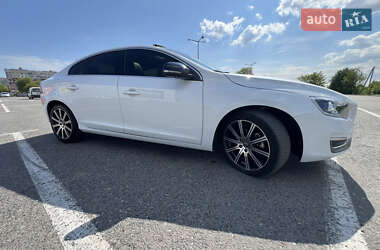 Седан Volvo S60 2015 в 