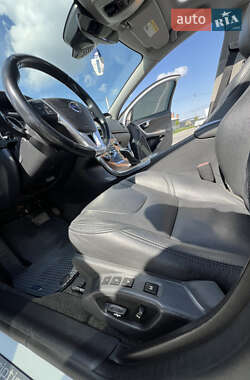 Седан Volvo S60 2015 в 