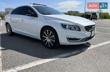 Седан Volvo S60 2015 в 