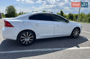 Седан Volvo S60 2015 в 