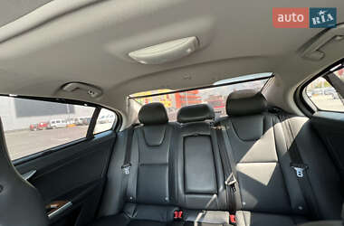 Седан Volvo S60 2015 в 