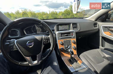 Седан Volvo S60 2015 в 