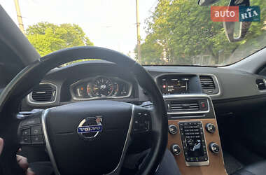 Седан Volvo S60 2015 в 