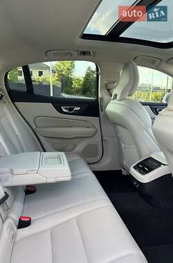Седан Volvo S60 2019 в 