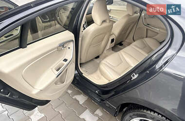 Седан Volvo S60 2015 в 