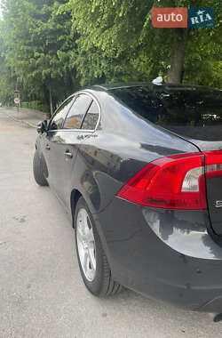 Седан Volvo S60 2010 в 