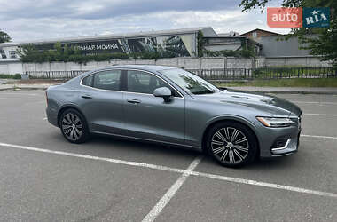 Седан Volvo S60 2019 в 