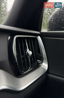 Седан Volvo S60 2019 в 