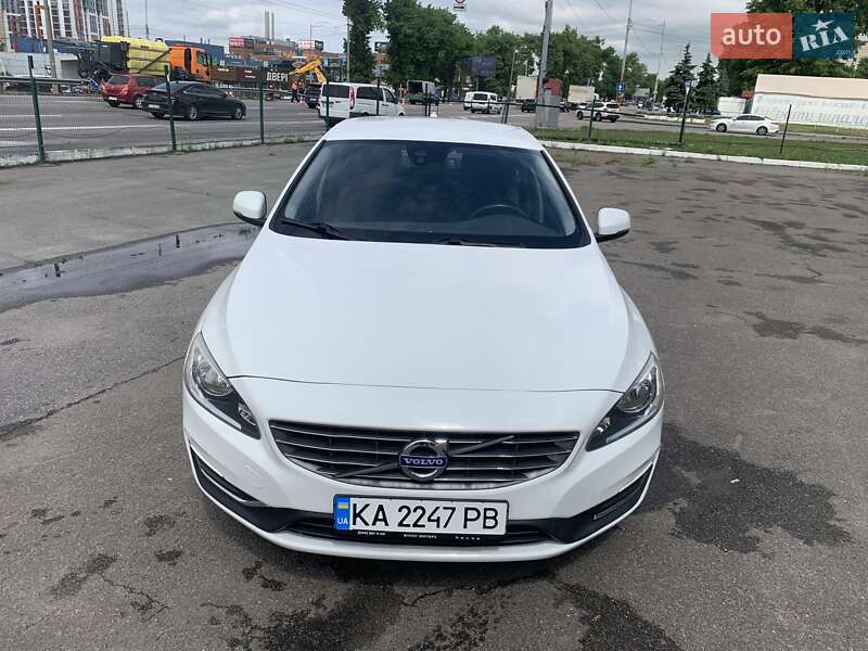 Седан Volvo S60 2015 в Киеве