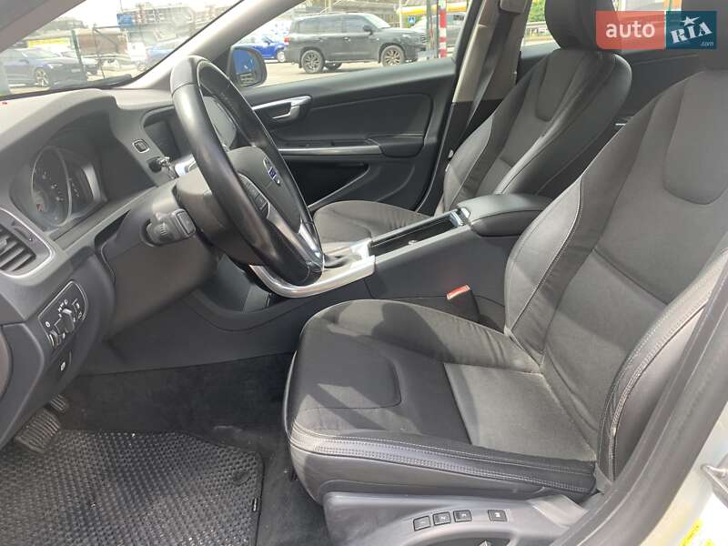 Седан Volvo S60 2015 в Киеве