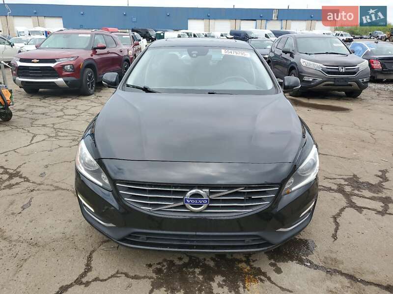 Седан Volvo S60 2016 в Львові