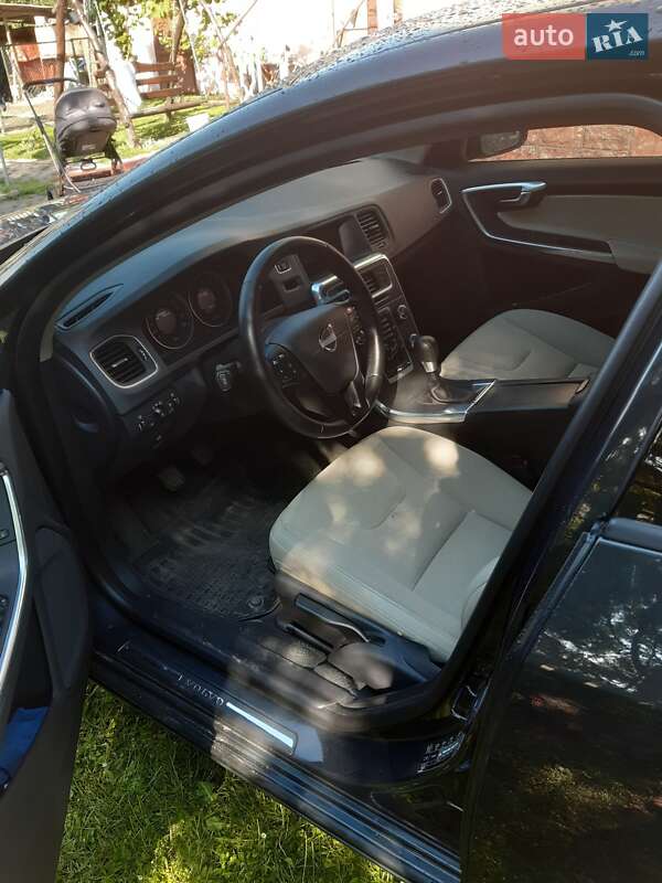 Седан Volvo S60 2012 в Львове