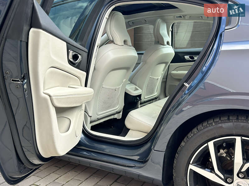 Седан Volvo S60 2019 в Рівному