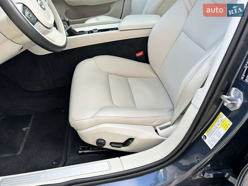 Седан Volvo S60 2019 в Рівному