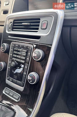 Седан Volvo S60 2010 в 