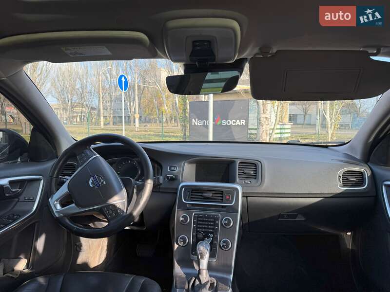 Седан Volvo S60 2015 в Киеве