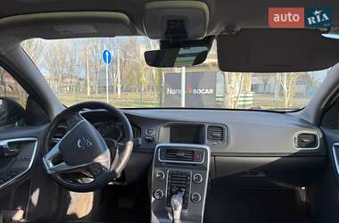 Седан Volvo S60 2015 в 
