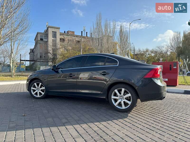 Седан Volvo S60 2015 в Киеве