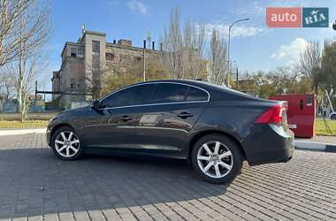 Седан Volvo S60 2015 в 