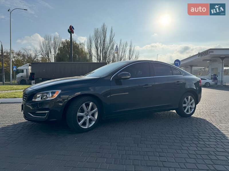 Седан Volvo S60 2015 в Киеве
