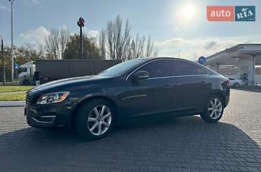 Седан Volvo S60 2015 в 