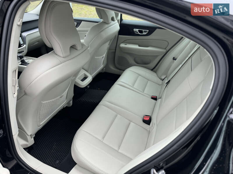 Седан Volvo S60 2019 в Новояворовске