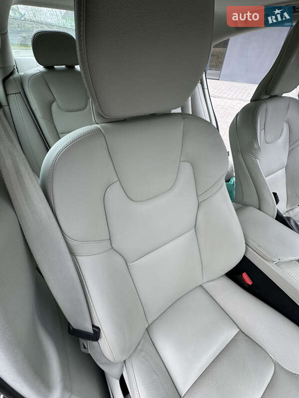 Седан Volvo S60 2019 в Новояворовске