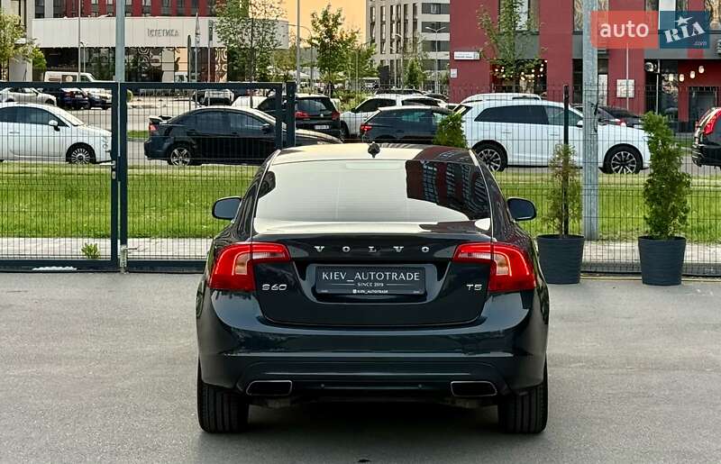 Седан Volvo S60 2014 в Киеве