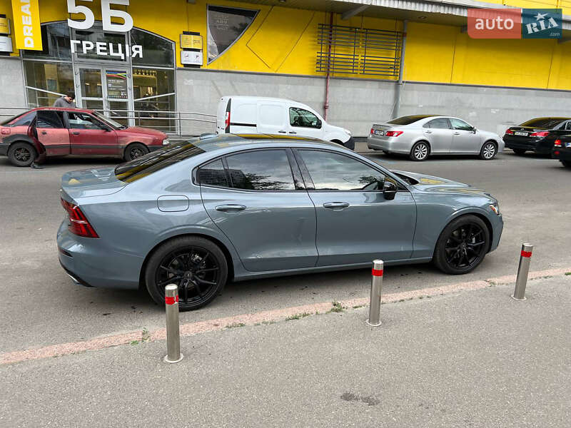Седан Volvo S60 2021 в Киеве
