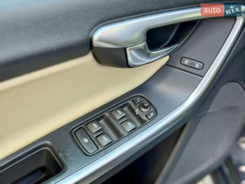Седан Volvo S60 2014 в Ивано-Франковске