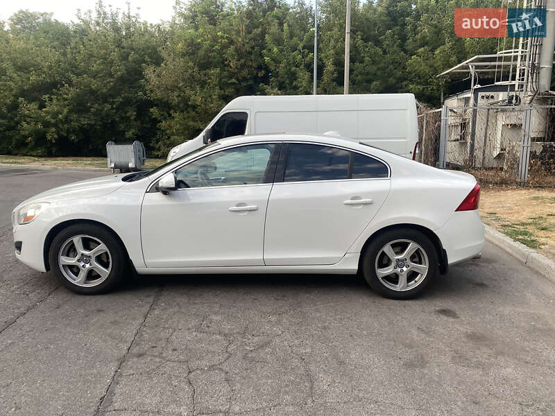 Седан Volvo S60 2012 в 