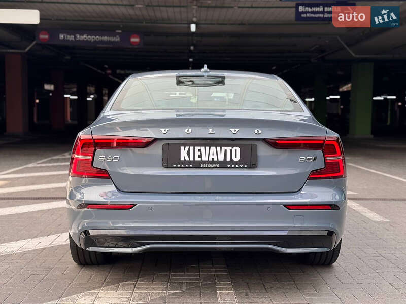 Седан Volvo S60 2023 в Киеве