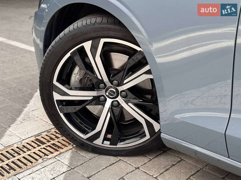 Седан Volvo S60 2023 в Киеве