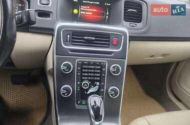 Седан Volvo S60 2015 в 
